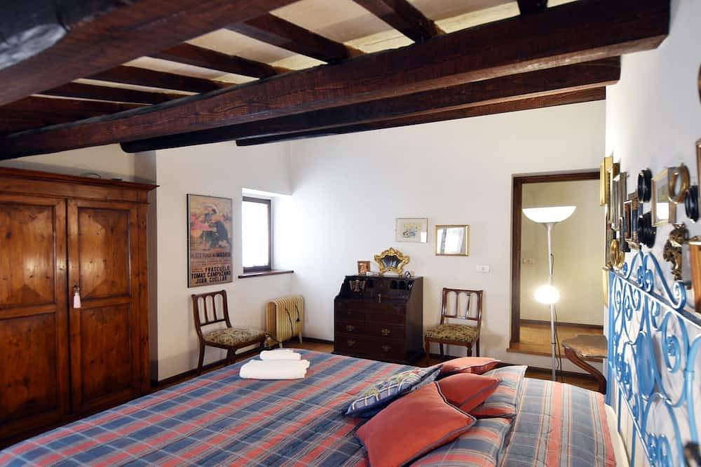 Entire apartment, Top-Roof Large Apartment In Spoleto City Center, Quiet And Cozy To Feel At Home in Spoleto, Perugia Province