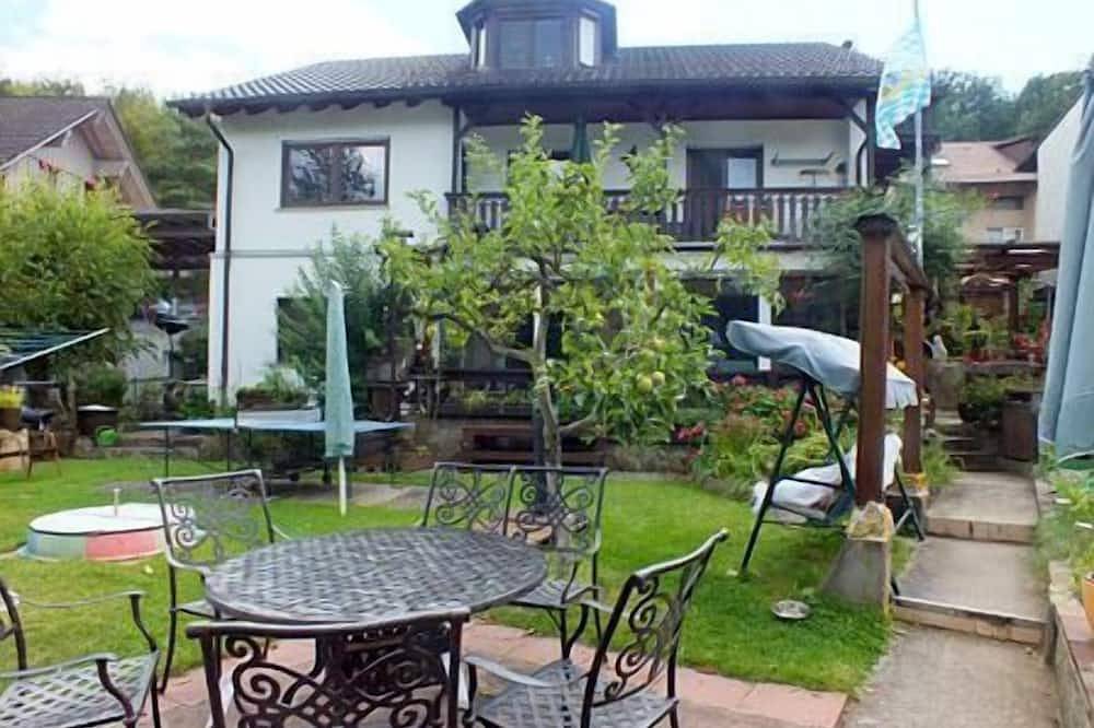 Ganze Wohnung, Sehr ruhige, gemütliche und sehr gut eingerichtete Ferienwohnung in Gemünden am Main, Maindreieck