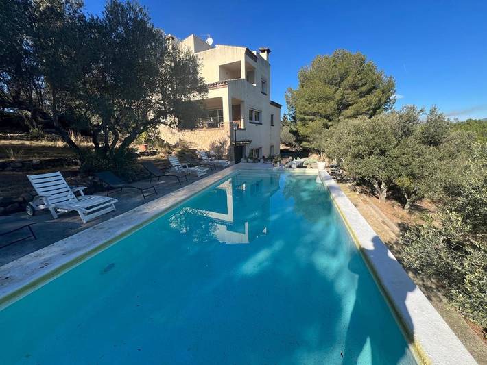 Location de vacances pour 10 personnes, avec vue ainsi que piscine et jardin à Garriguella - 2