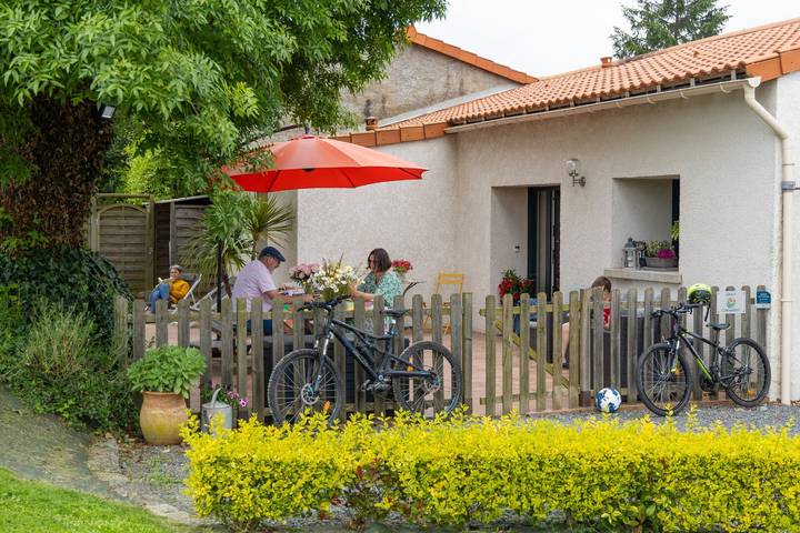 Location de vacances pour 6 personnes, avec jardin à Bouzillé