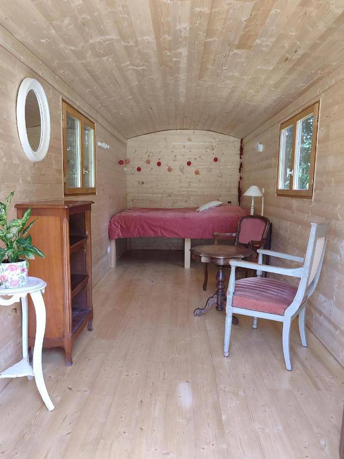 Camping pour 2 personnes, avec jardin et vue, animaux acceptés