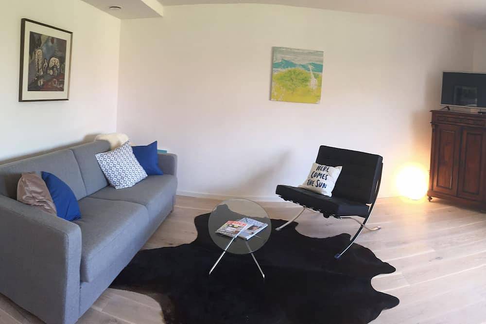 Ganze Wohnung, Helle und moderne Ferienwohnung, nur 100 Meter zum Badestrand am Ammersee in Breitbrunn am Ammersee, Herrsching