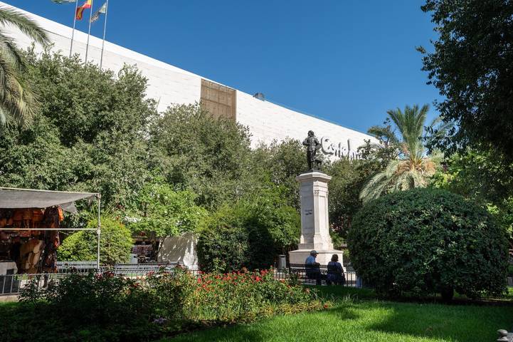 Entire apartment, Apartment 'Doble Con Baño Privado' with Wi-Fi and Air Conditioning in Casco Antiguo, Sevilla