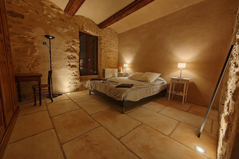 6 Bedroom Agritourism property in Saint-Hilaire-d'Ozilhan in Saint-Hilaire-d'Ozilhan, Nimes region