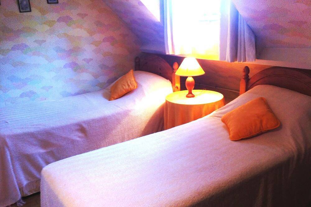 Chambre d'hôtes pour familles près de Limoges avec piscine in Châteauneuf-la-Forêt, Région de Limoges
