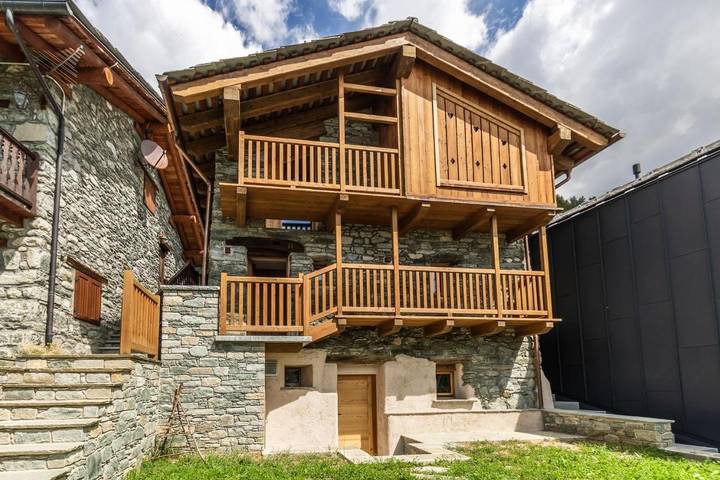 Baita per 8 persone, con panorama e giardino in Cervinia