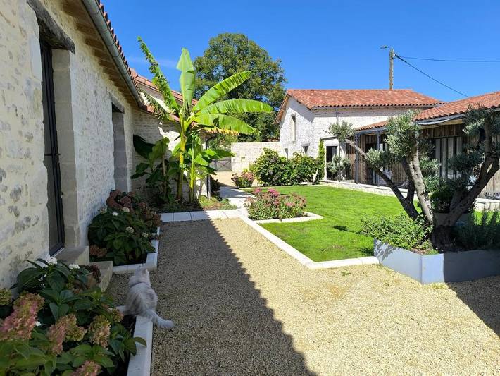 Location de vacances pour 2 personnes, avec jardin ainsi que sauna et vue dans Lac de Saint-Cyr - 4
