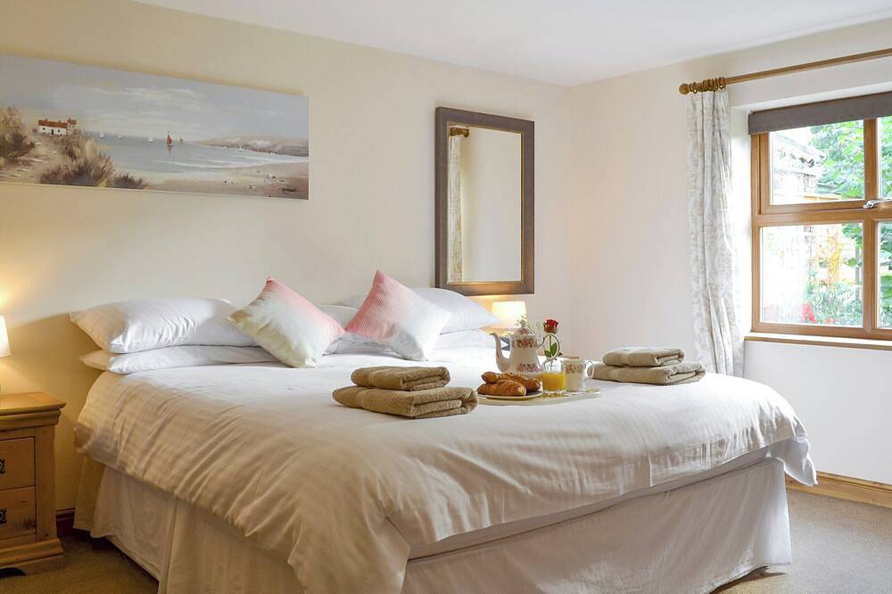 6 bedroom accommodation in Hornsea in Hornsea, East Riding of Yorkshire