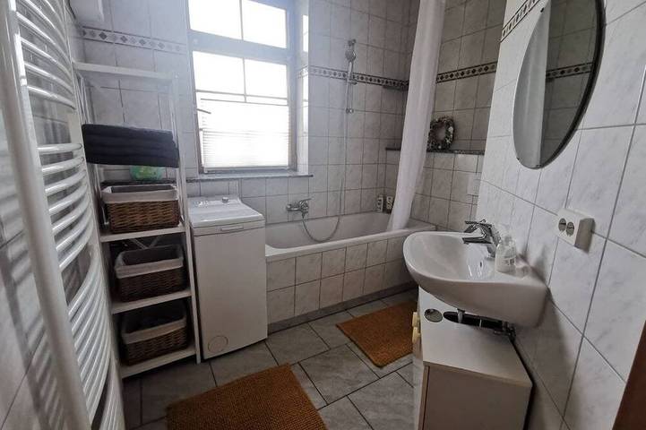 Ganze Wohnung, Ruhige Ferienwohnung im Gutshaus, 5 Min. vom Park entfernt in Niederorschel, Region Eichsfeld
