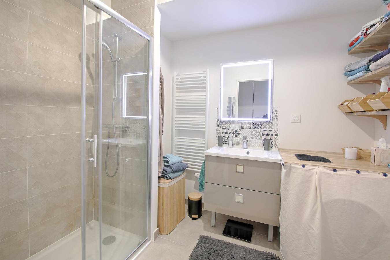 Entire apartment, Esprit Village - Avec parking privé in Clamart, Hauts-de-Seine