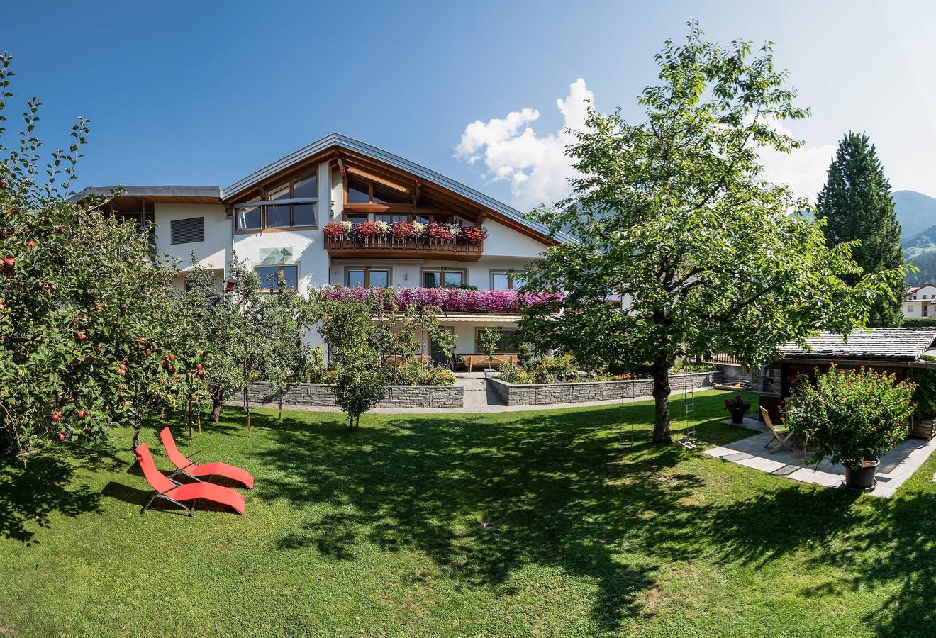 Appartamento intero, Appartamento Eder Kehlburg con vista montagna, terrazza privata e Wi-Fi in Gais, Plan de Corones