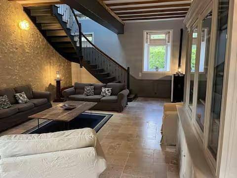 Gîte pour 8 personnes, avec jardin et piscine à Château-l'Évêque - 2