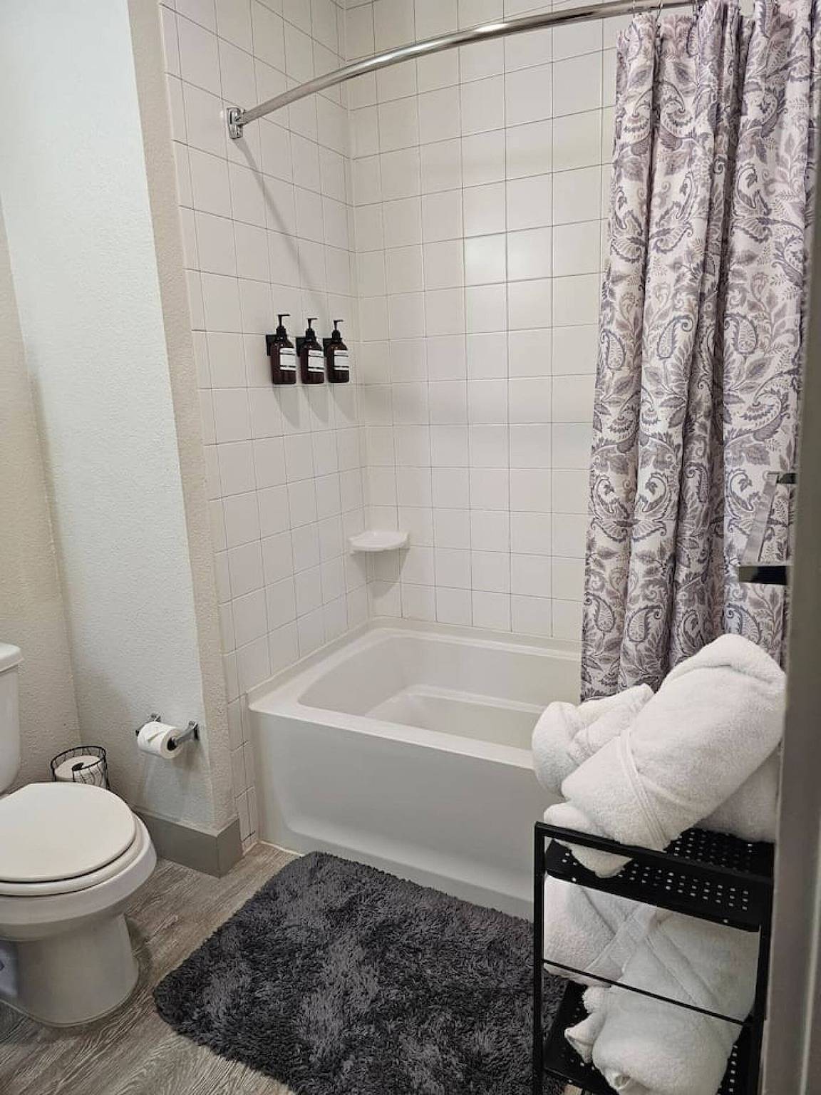 Apartamento vacacional entero, Condominio de lujo junto al río, piscina, balcón, estacionamiento in San Antonio, Condado de Bexar