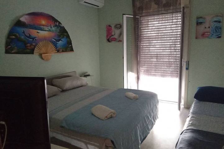 Apartamento entero, Saturn vacation home.  It is located within walking distance of the sea, 150 meters from the center in Milazzo, Provincia de Messina