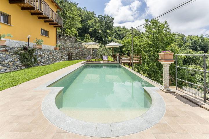 Villa con piscina per 16 persone, con terrazza e giardino, con animali domestici in Liguria