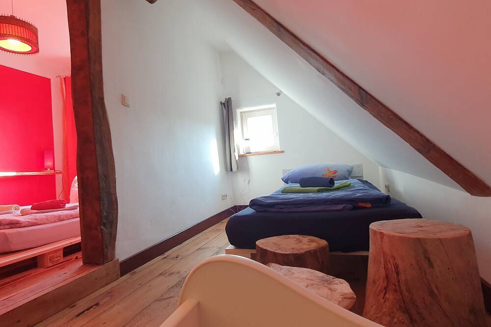 Ganze Wohnung, Apartment Vera (4-8 Pers.), traumhafte Alleinlage,riesiger Garten, Nähe Binz in Pantow, Zirkow