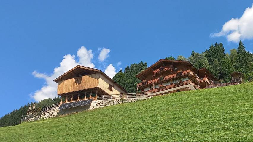 Ferienwohnung für 8 Personen, mit Balkon und Terrasse sowie Sauna und Ausblick