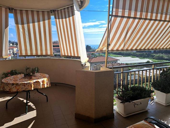 Gîte pour 6 personnes, avec Balcon ainsi que Terrasse et Vue à Vallecrosia - 2