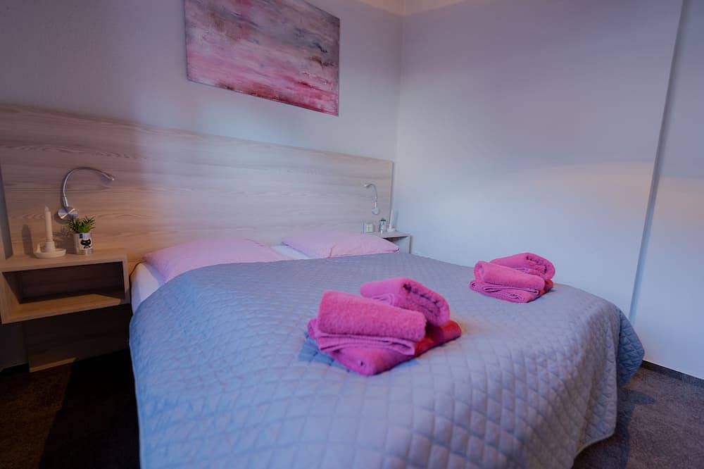 Apartamento entero, Casa de arquitecto inundada de luz en una ubicación tranquila Fewo \"Red\" in Hemfurth-Edersee, Edertal