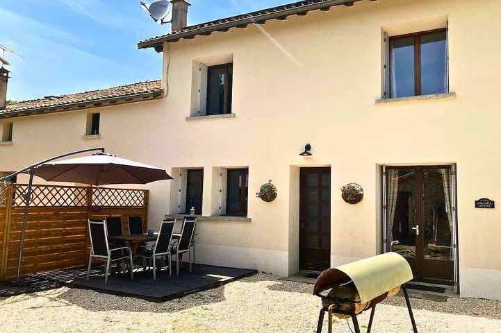 Gîte pour 4 personnes, avec jardin et terrasse, animaux acceptés