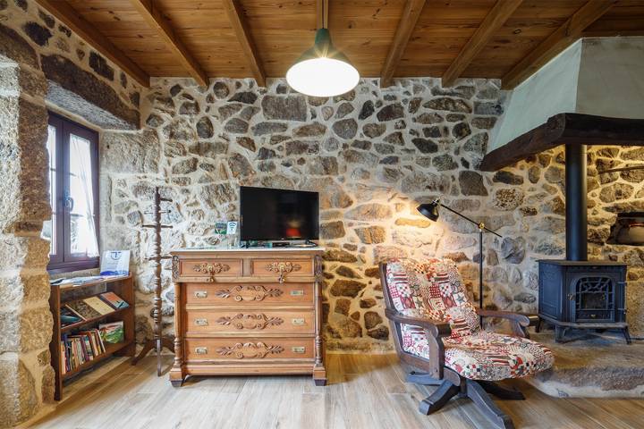 Ferienhaus 'C Vilamide' mit Bergblick, privater Terrasse und Wlan in A Cañiza, Pontevedra Provinz