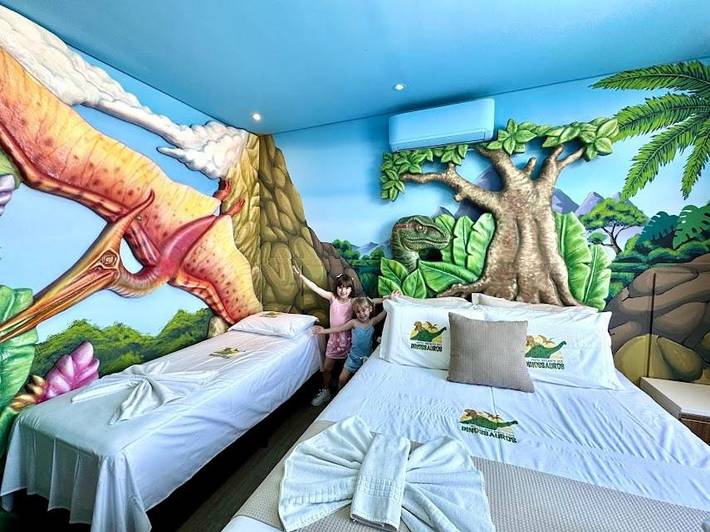 Pousadas para 4 pessoas, com piscina e vista e ainda jardim and piscina infantil em Penha