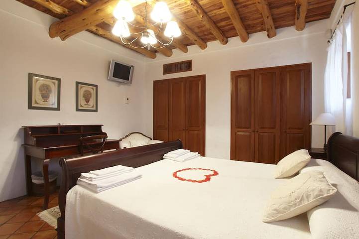 Villa de luxe 6 chambres doubles. Finca classique au style rustique ibicenco in Sant Josep de sa Talaia, Ibiza du Sud