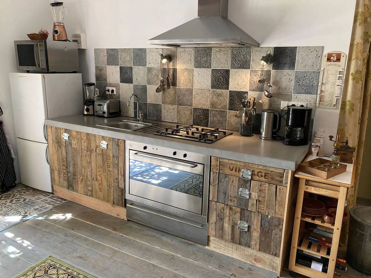 Beautiful Cottage in Frontenay sur Dive with Private Terrace in Saint-Jean-de-Sauves, Vienne