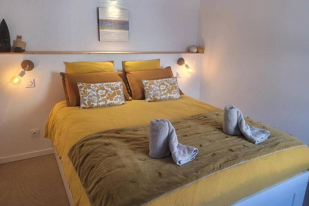 The charm of a small fisherman's house in Port-en-Bessin-Huppain, Bayeux region