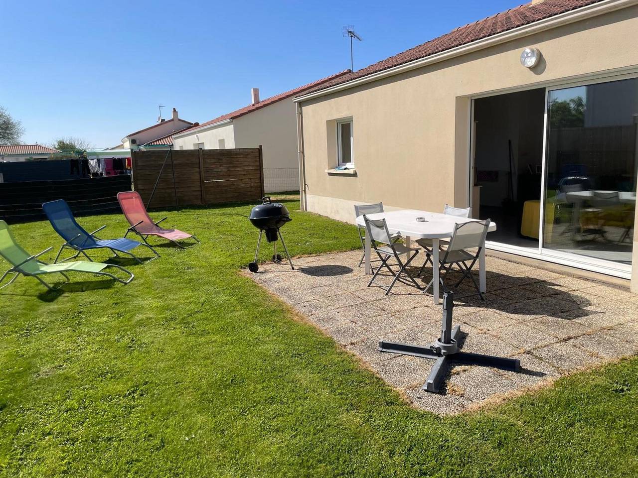 Ferienhaus „Coeur vendéen – 16 km vom Puy du Fou“ mit privater Terrasse, Garten & Wlan in Les Landes-Genusson, Loire-Tal