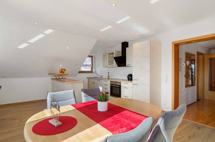 Apartamento inteiro, Apartamento 'Haus Am Ettenberg' com varanda e Wi-Fi in Frickingen, Region Bodensee-Oberschwaben