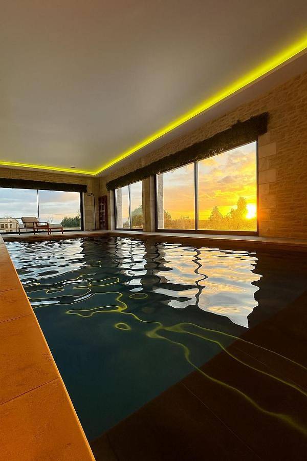 Location de vacances pour 13 personnes, avec jardin ainsi que vue et piscine, animaux acceptés à Bonneville-sur-Touques