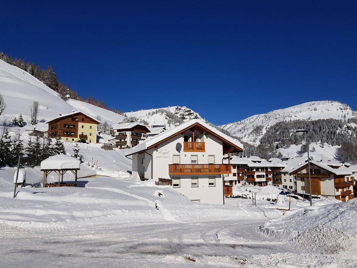 Apartments Alpenroyal Arabba - Check-in at Garni Royal in Arabba, Livinallongo del Col di Lana