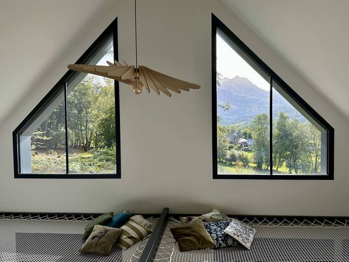 Gîte pour 8 personnes, avec terrasse ainsi que jacuzzi et jardin