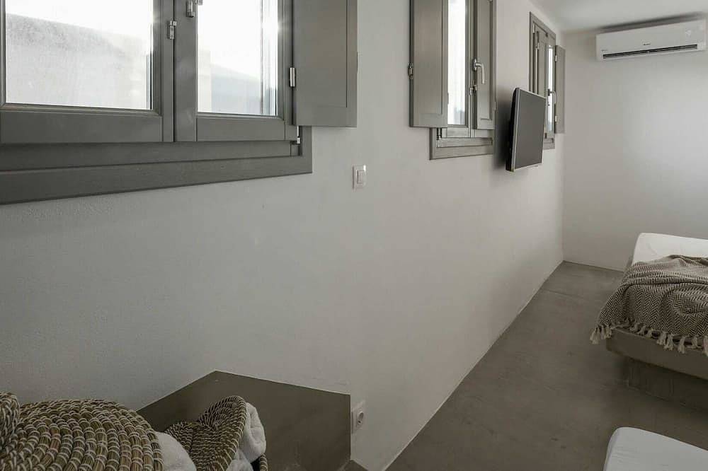 Antiparos Homes - an estate of 5 premium holiday homes 100m from the sandy beach in Paros Regional Unit