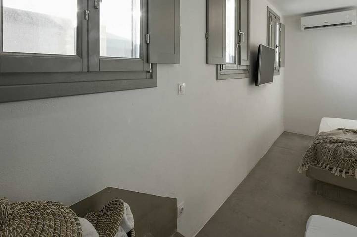 Una villa premium de 160 metros cuadrados con 2 habitaciones con baño privado y vista a la playa in Antiparos
