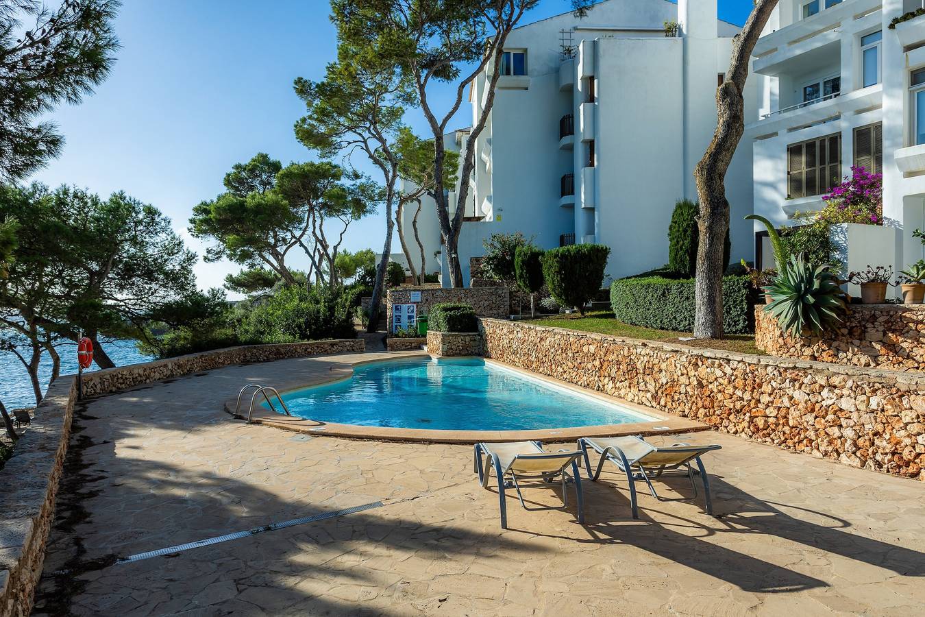 Apartamento inteiro, Apartamento de férias "Ferrera Suite" com piscina partilhada, terraço privado e acesso Wi-Fi in Cala Serena, Felanitx