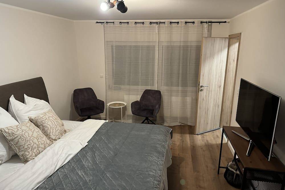 Ganze Wohnung, Schöne Ferienwohnung für bis zu 5 Personen in Altstadtnähe von Freinsheim. in Freinsheim, Pfälzer Rheinebene