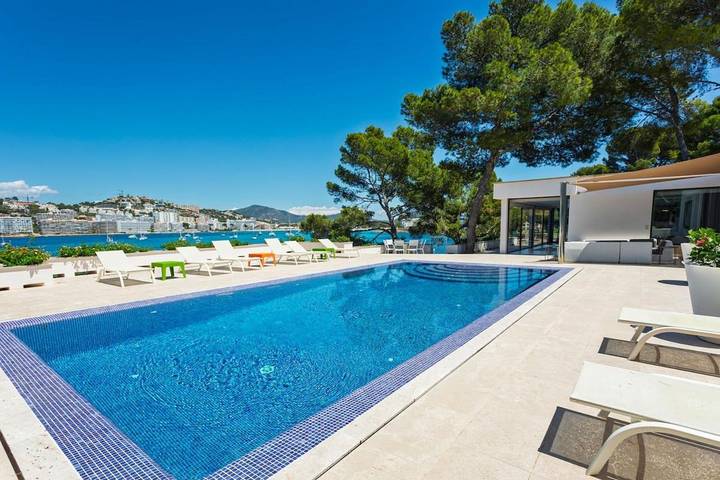 Appartement de vacances pour 12 personnes, avec Balcon et Terrasse ainsi que Jardin et Piscine