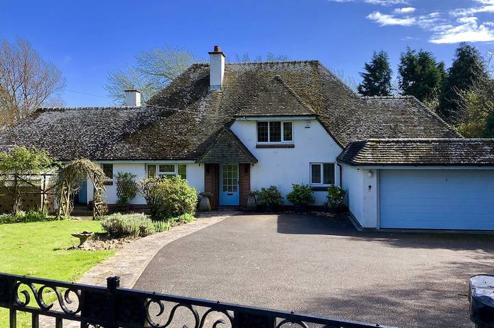 Vacation rental for 10 people, with Hot tub and Terrace as well as Yard in Dorset