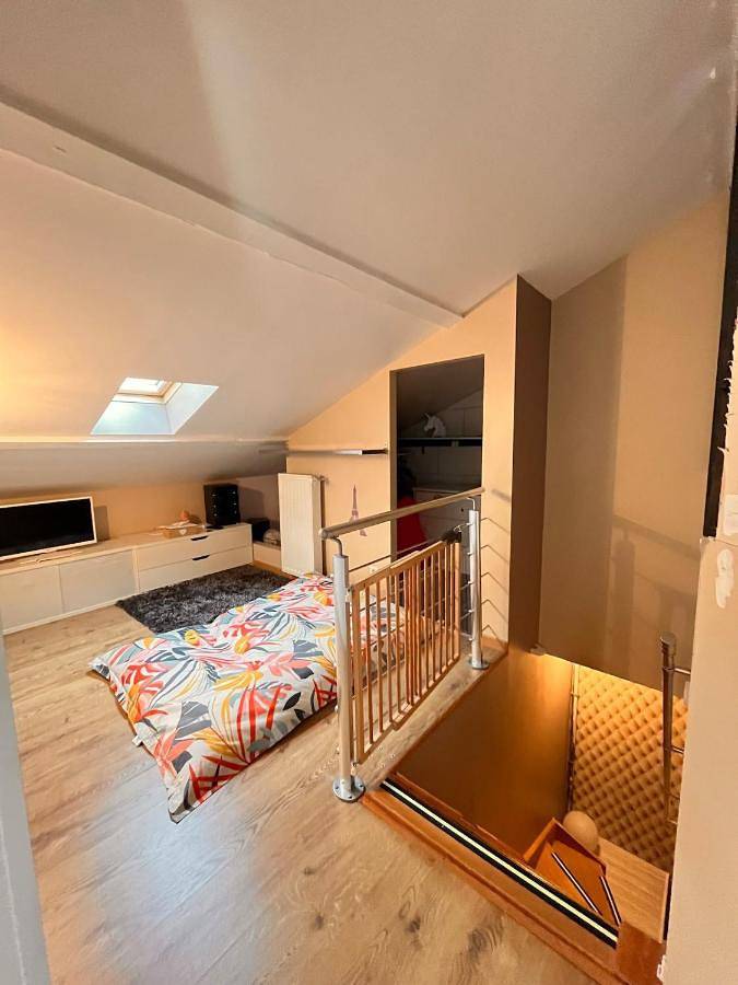 Location de vacances pour 8 personnes, avec piscine ainsi que jardin et vue à Abrest - 3