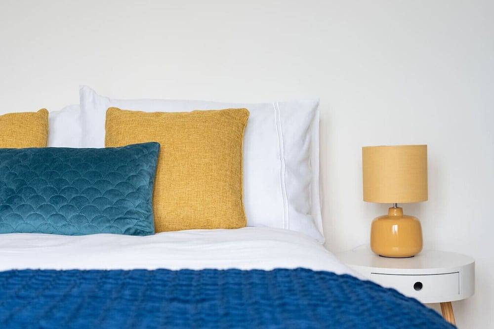 Entire apartment, `Bells Chapel` - Private Parking - Great location! in Falmouth (Cornwall), Cornwall