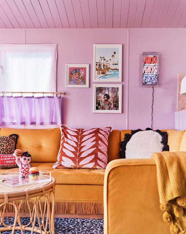 Camping for 6 people, with children pool and garden as well as view and pool in East Sussex