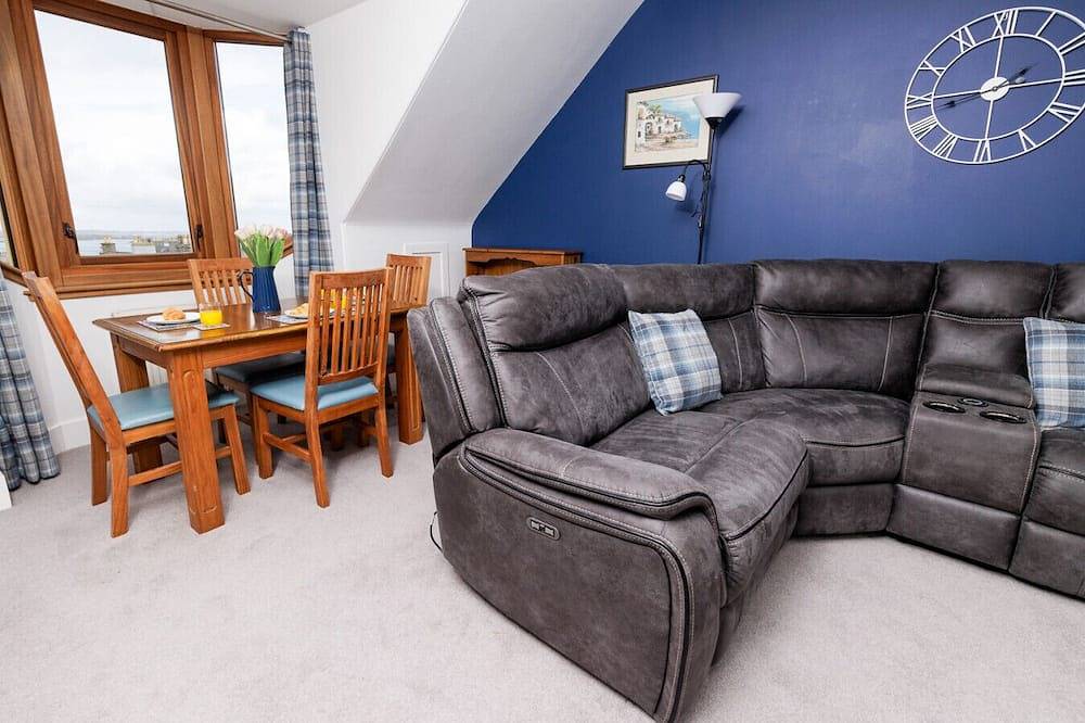 Ganze Wohnung, Stylish Lerwick 2Br Apt with Harbour & Town Views in Shetland Inseln