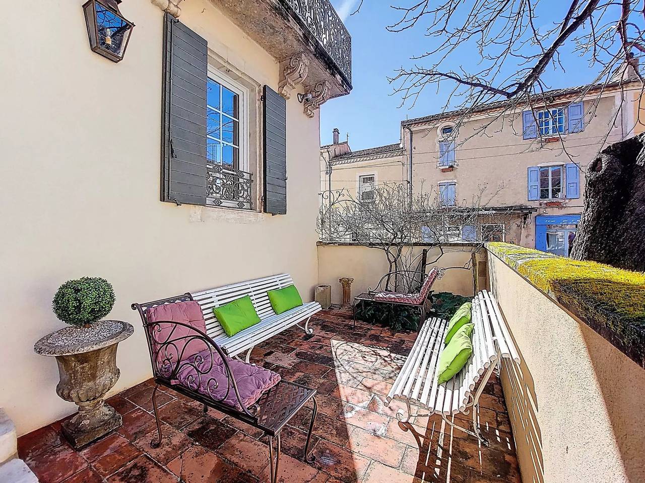 6 personas in Banon, Forcalquier region