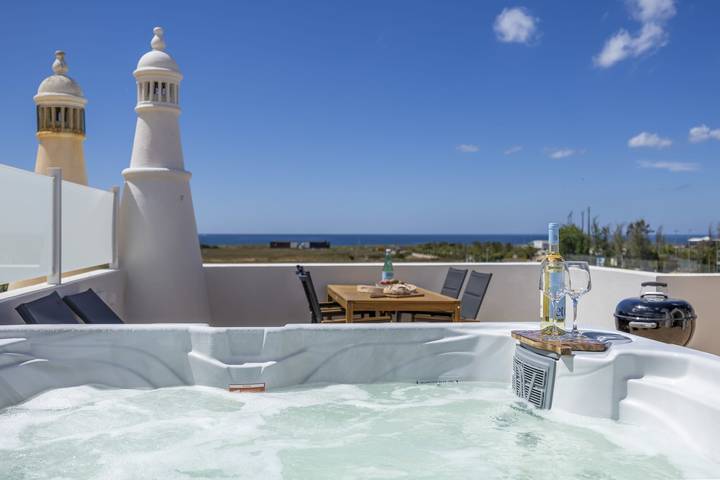 Ferienwohnung für 4 Personen, mit Balkon und Whirlpool sowie Terrasse in Alvor