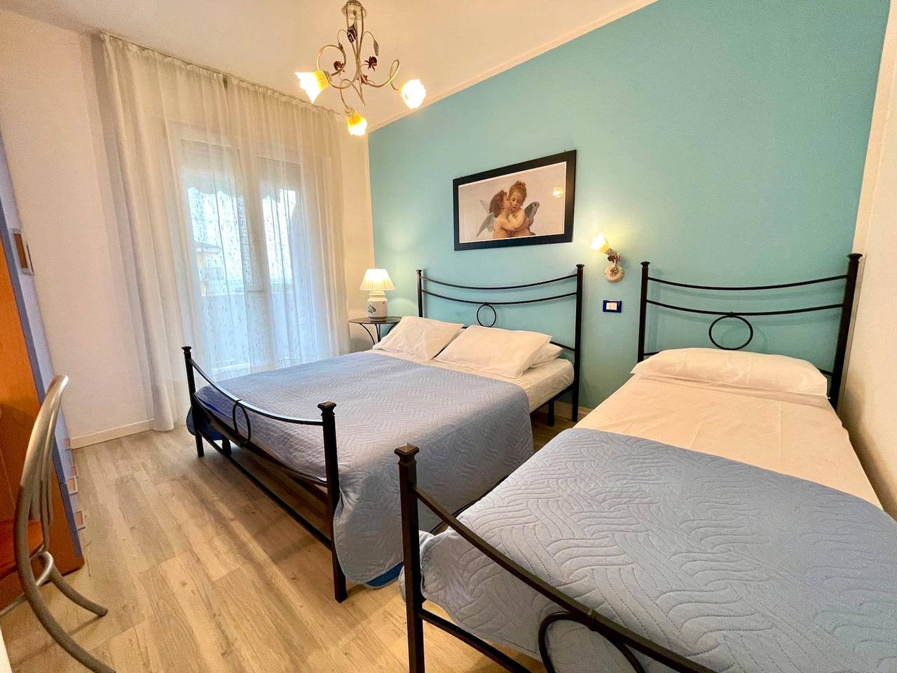 Ganze Wohnung, Farbenfrohe Wohnung mit Balkon in Porto Santa Margherita, Caorle