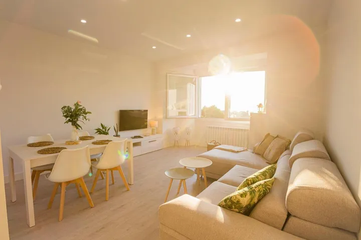 Apartamento de vacaciones para 4 personas, con jardín además de vistas y terraza - 1