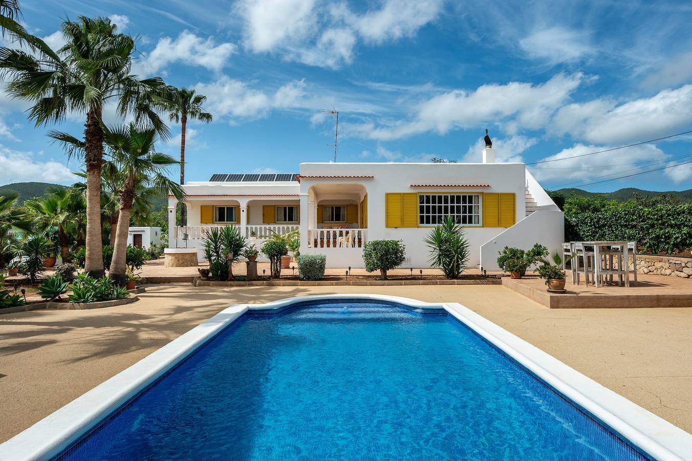 Country House 'Villa Can Andreuet De Baix' with Mountain View, Wi-Fi and Air Conditioning in Sant Carles de Peralta, Santa Eulària des Riu