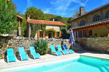 Cottage pour 11 personnes, avec jardin et terrasse ainsi que piscine et vue à Espinas